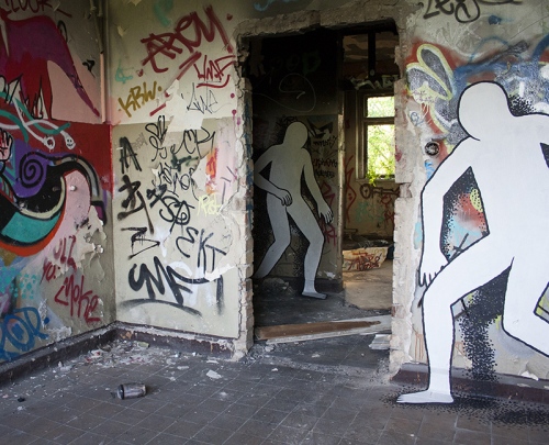 אמן רחוב גרמני- דמויות לבנות בורחות 3 daan botlek